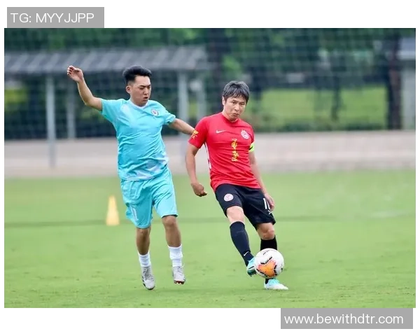 足球明星穿破鞋视频引发热议球迷纷纷点赞背后故事令人感动 足球明星穿破鞋视频引发热议球迷纷纷点赞背后故事令人感动